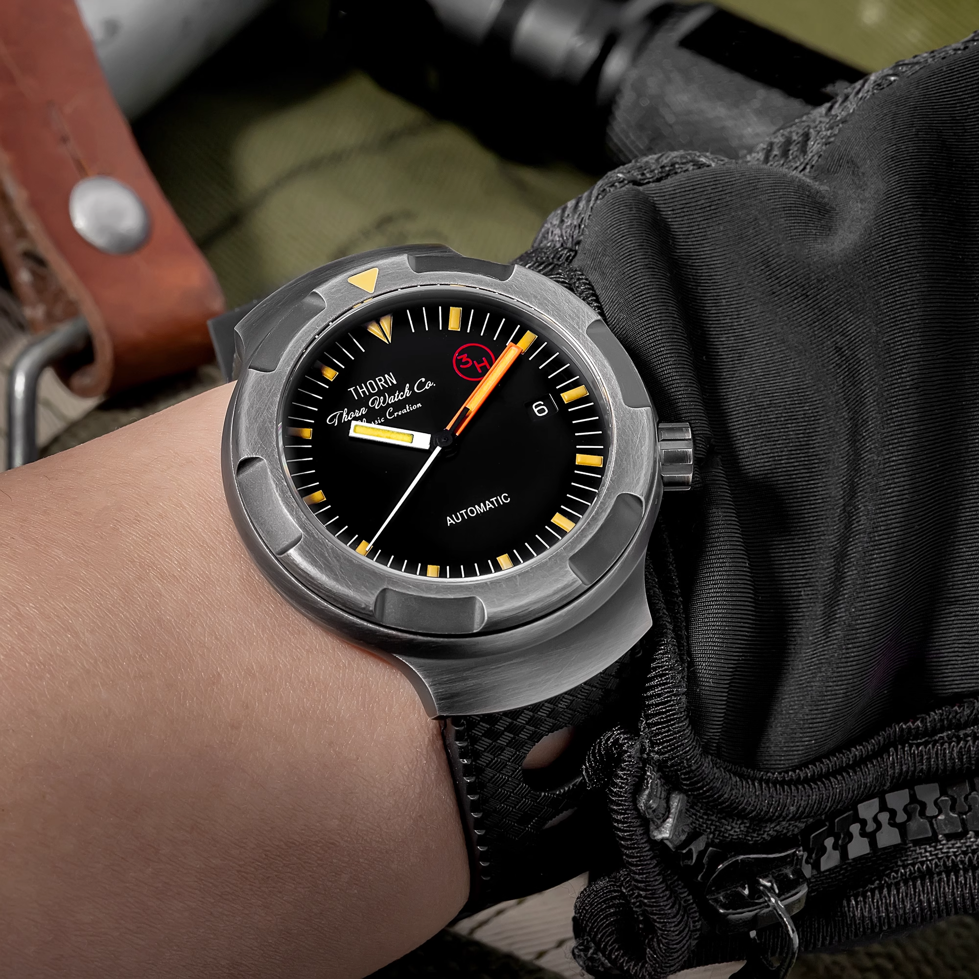 Thorn 42mm Men's Retro Titaniu - Rubber Strap Diver のレビューと価格